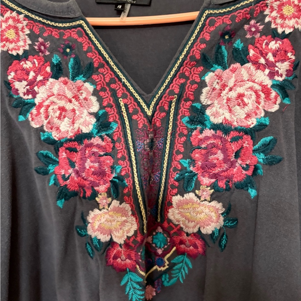 Andrée by Unit Gray Embroidered Top